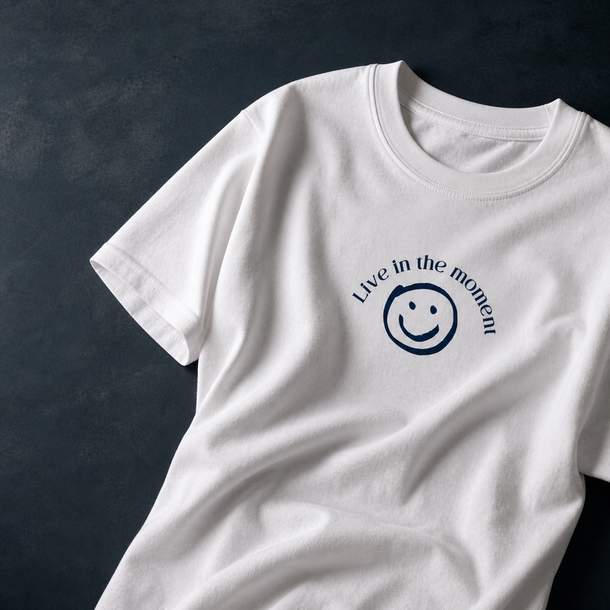 Detalle de la camiseta Live in the moment